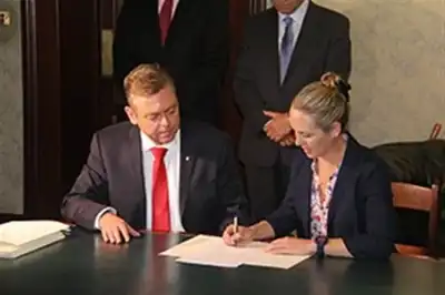 Australia: Cotton farmers save land from drilling companies