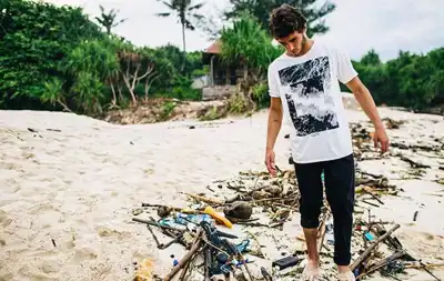 O’Neill signs up to recycled ocean waste project