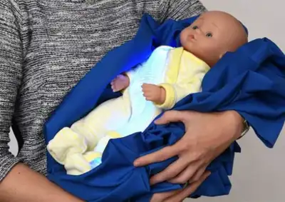 Empa creates illuminated pyjamas to treat newborns with jaundice