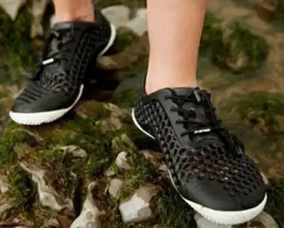 Vivobarefoot campaigns against harmful algae blooms