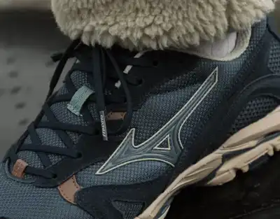 Sea pictures in Mizuno capsule collection