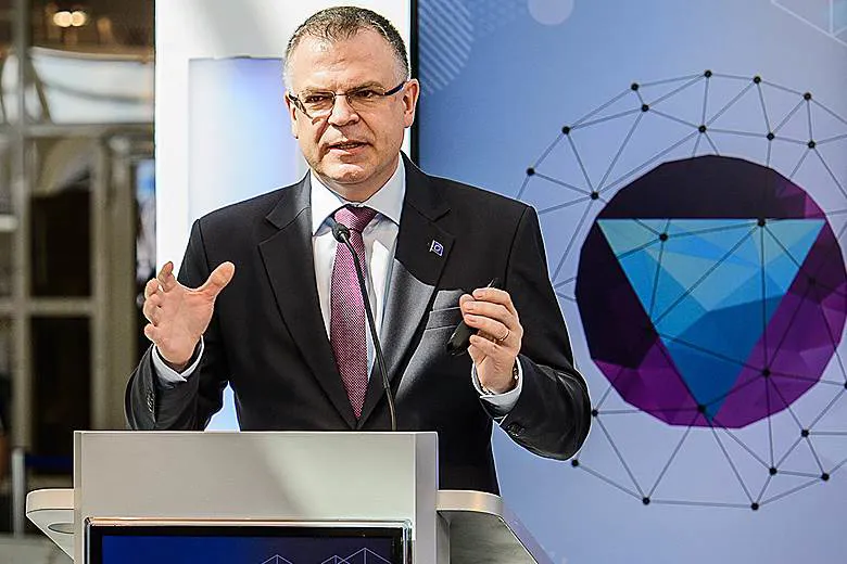 Elgar Straub: What new technology tells us about textiles